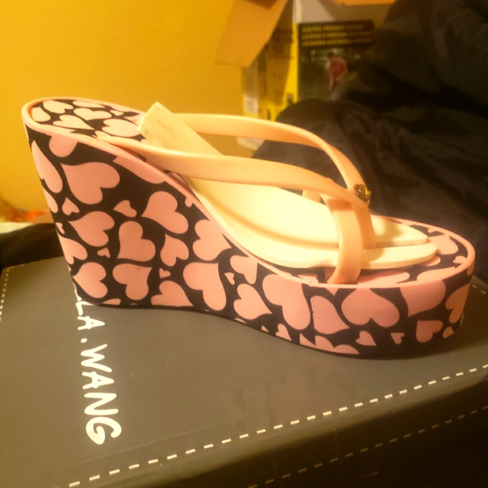 Juicy couture flip flops 7-8